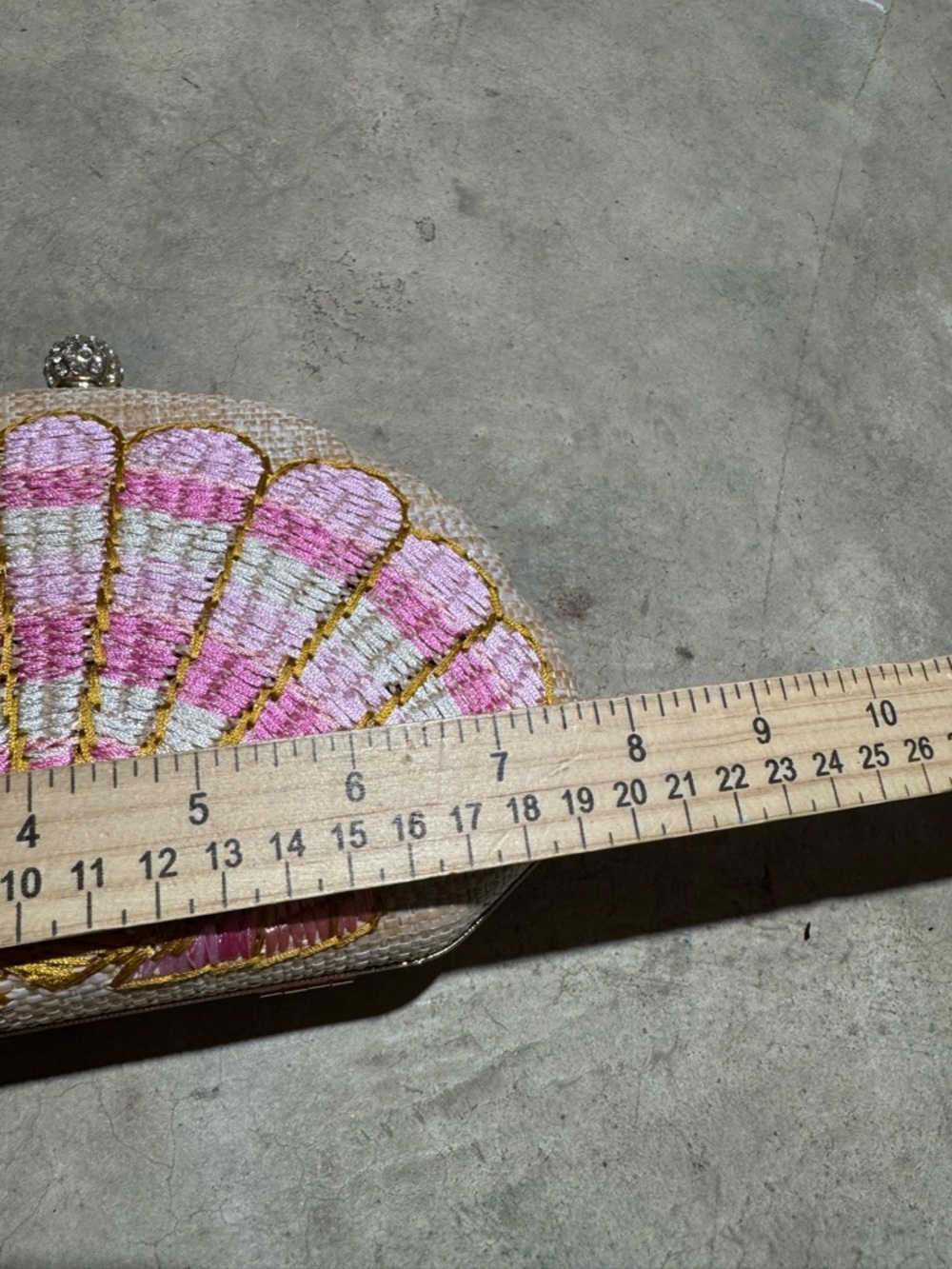 Isaac Mizrahi NWT Shell Clutch Evening Bag Beachy Gold Chain Resort Vacation - Picture 6 of 7